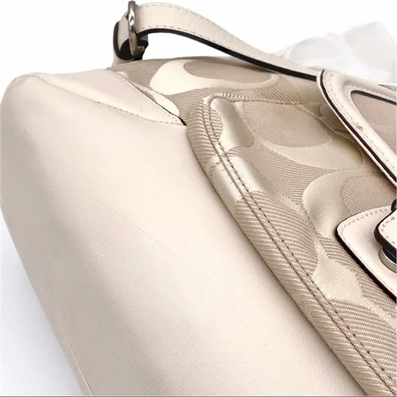 EUC Coach Campbell Signature Izzy Ivory Shoulder Bag - Picture 8 of 15